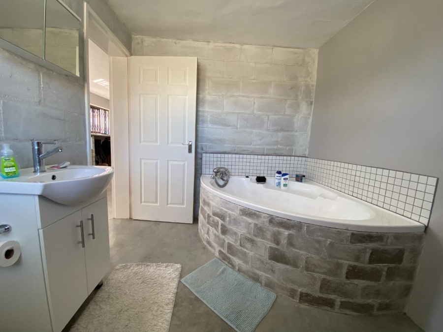 7 Bedroom Property for Sale in Myburgh Park Western Cape